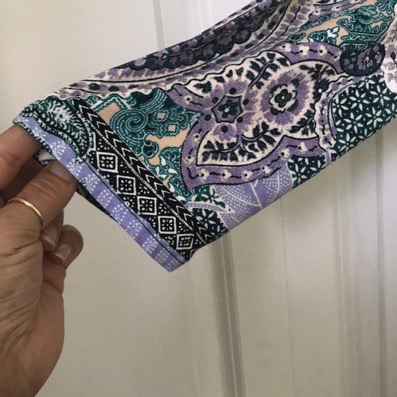 CHICO’S PAISLEY V-NECK TOP - Picture 2 of 5